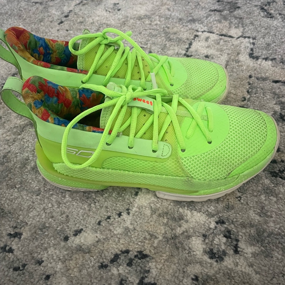 Steph Curry Green Dour Patch Shoes!